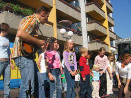 gal/2005/2005 Weltkindertag/2005 Weltkindertag 20.9 vor Karstadt inn Borbeck 021.jpg